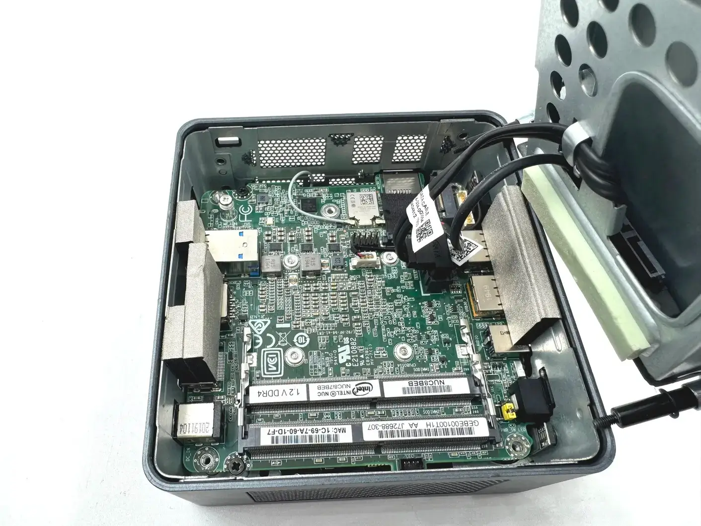 Міні-ПК Intel NUC8 — Kompik