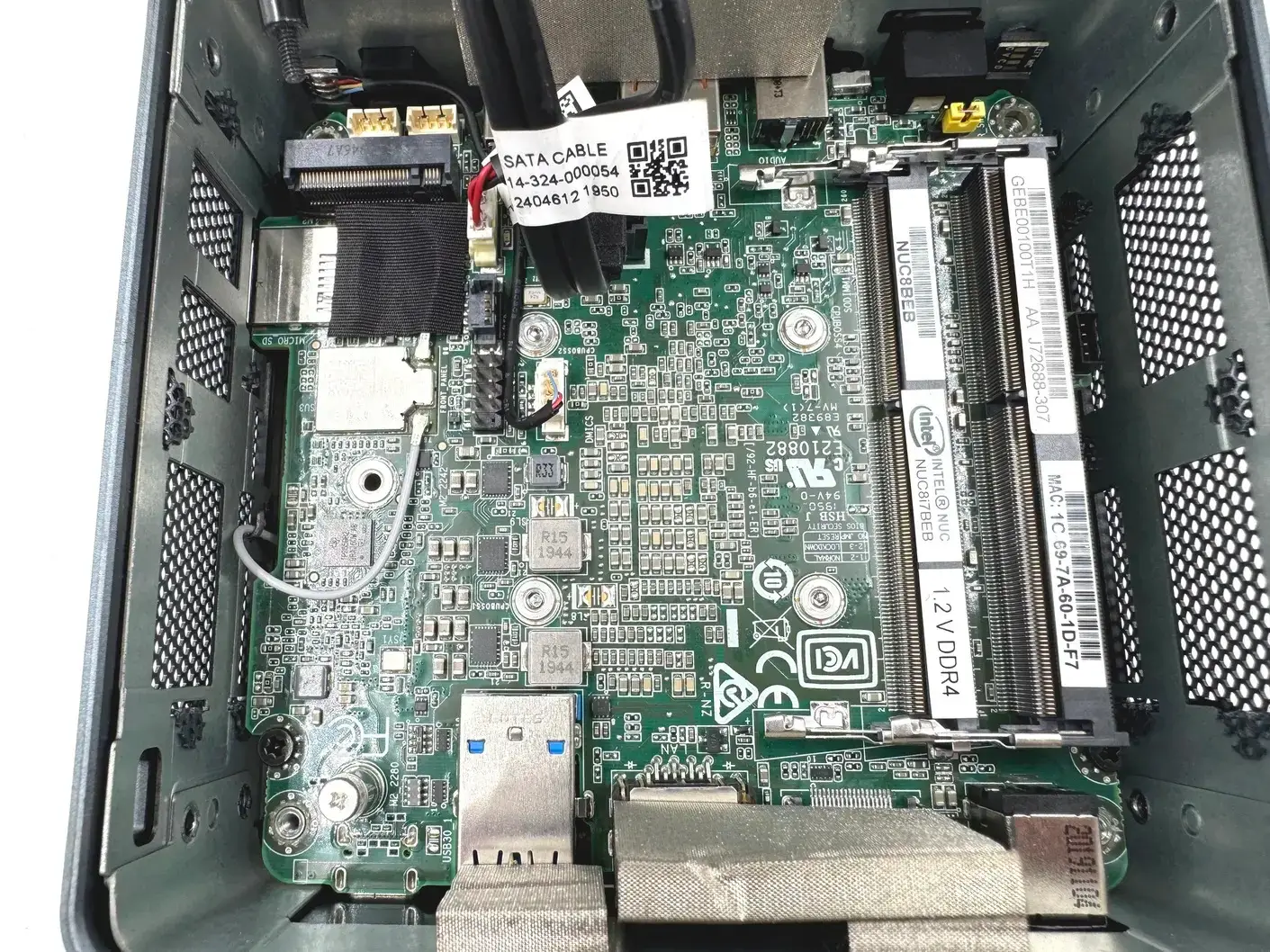 Міні-ПК Intel NUC8 — Kompik
